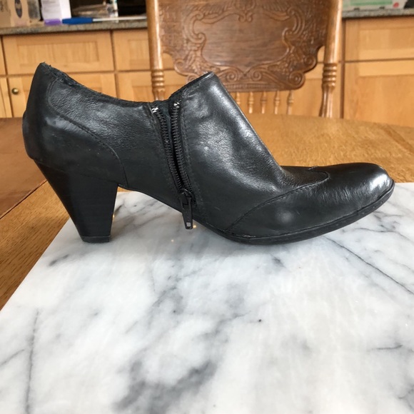 Born Ankle Booties W6.5 Black Preloved in Good Condition - Picture 12 of 14